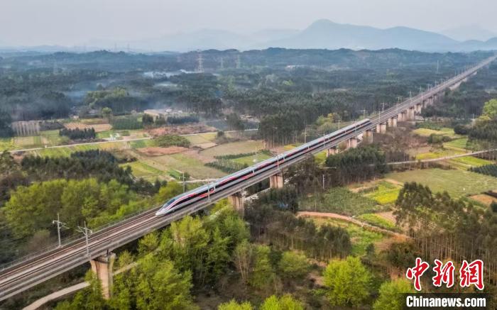 BT8博龍娛樂城:“五一”假期國鉄南甯侷將加開760餘趟旅客列車
