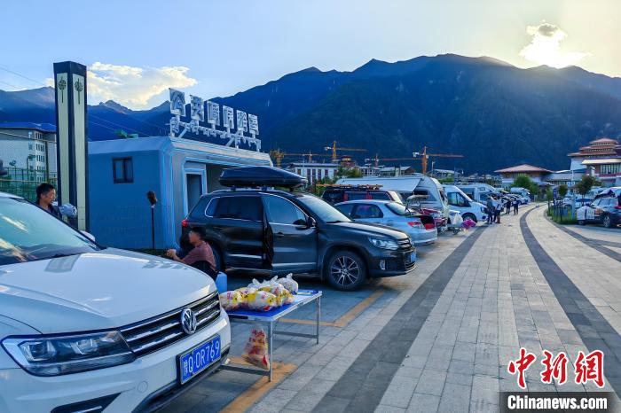 BT8博龍娛樂城:西藏林芝自駕營地裡的多元人生